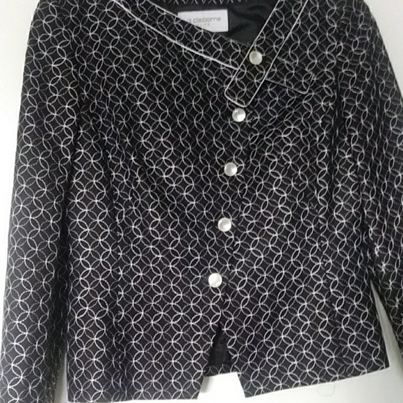 Ladies suit - Picture 2 of 4